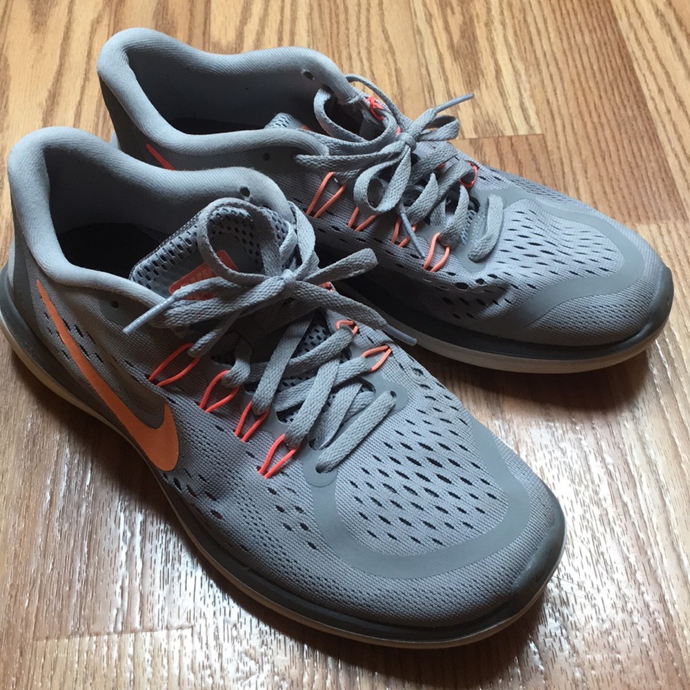 Nike tennis shoes